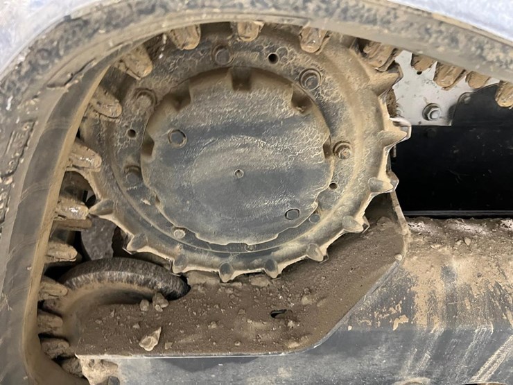 2021-bobcat-t740-image-18