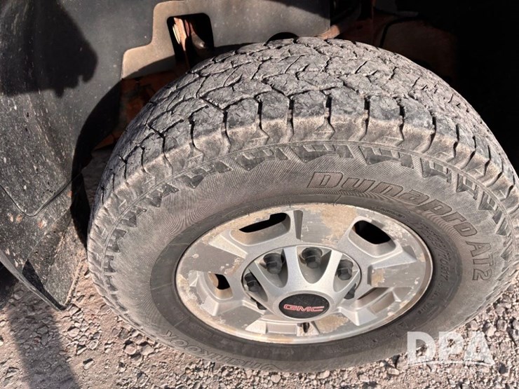 2013-gmc-2500-image-43
