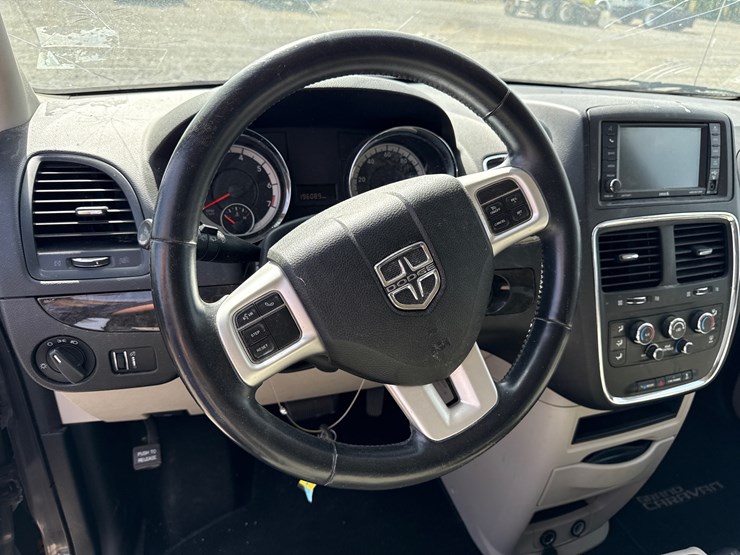 2015-dodge-grand-caravan-image-32