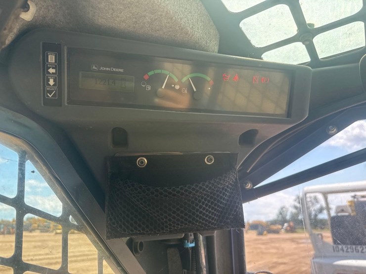 2020-deere-331g-image-24