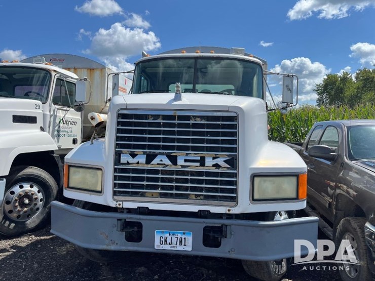 2002-mack-ch613-image-2