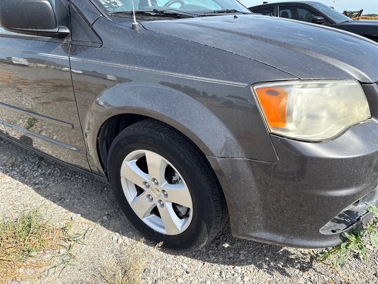 2015-dodge-grand-caravan-image-12