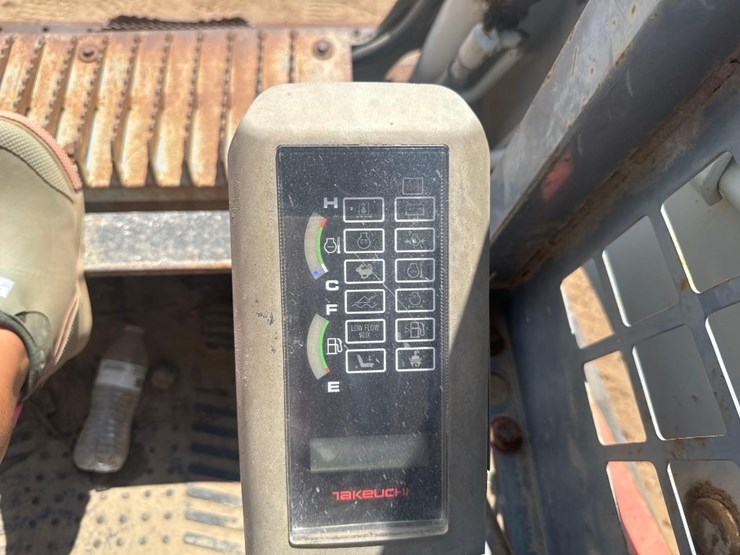 takeuchi-tl230-image-25