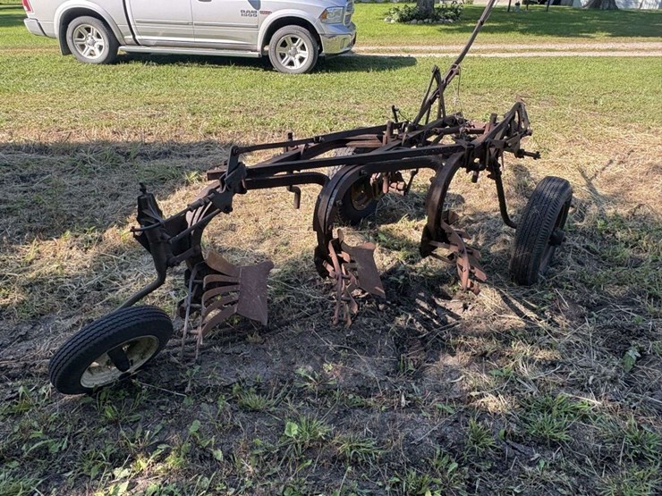 ih-3-14”-slat-bottom-trailing-plow,-clutch-lift-image-2