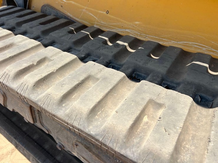 2020-deere-333g-image-28
