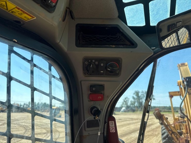2023-caterpillar-299d3-image-24