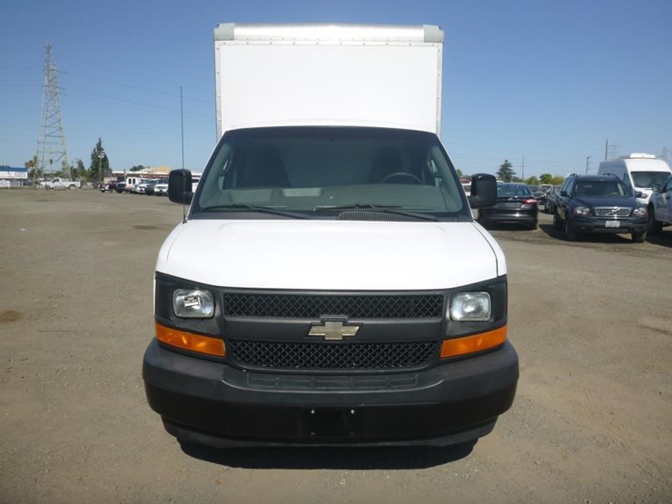 2017-chevrolet-3500-image-8