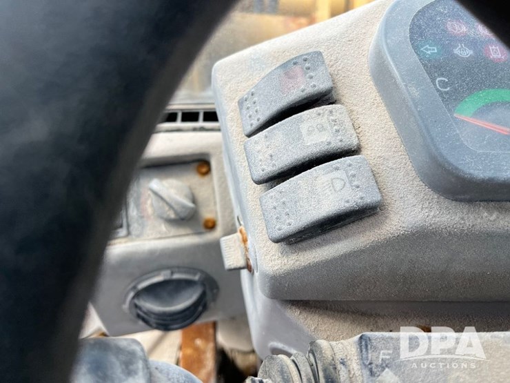 2015-caterpillar-903c-image-42