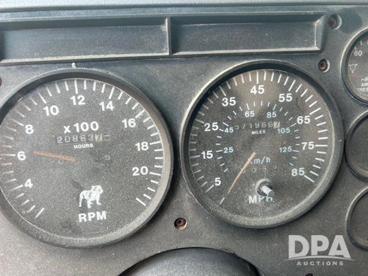 1996-mack-ch613-image-17