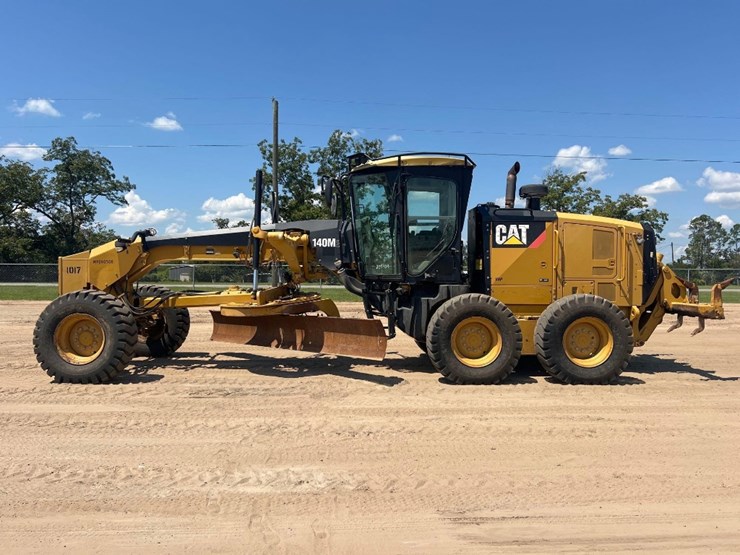2011-caterpillar-140m2-image-1