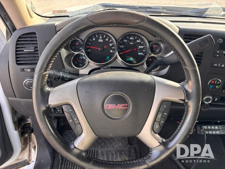 2013-gmc-2500-image-70