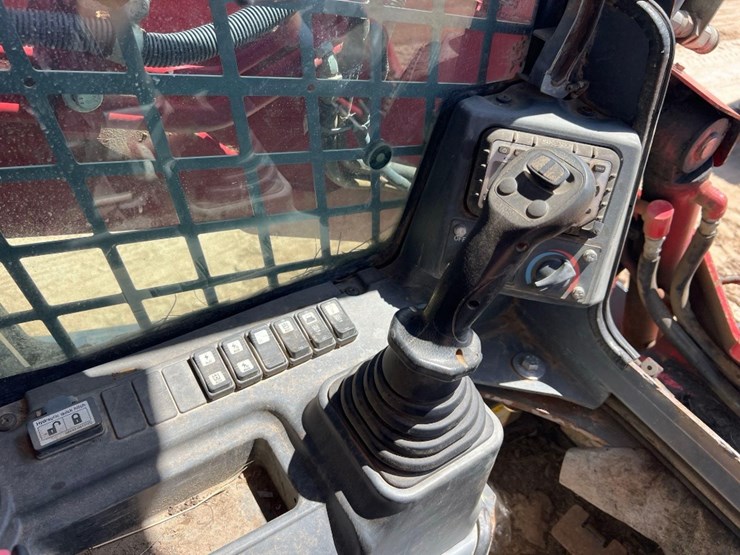 2019-takeuchi-tl12v2-image-27