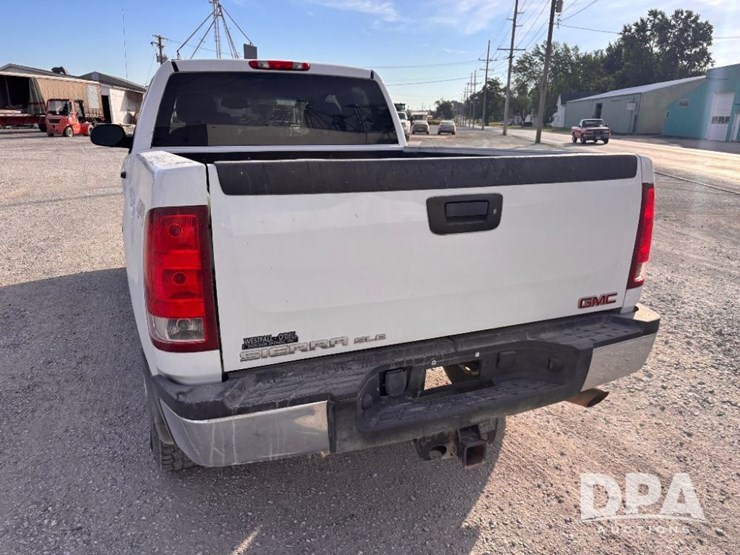 2013-gmc-2500-image-8