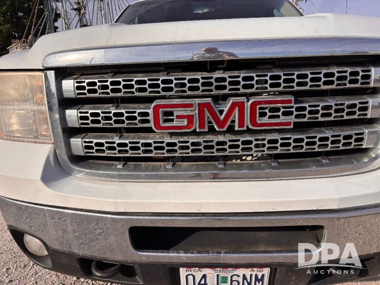 2013-gmc-2500-image-17