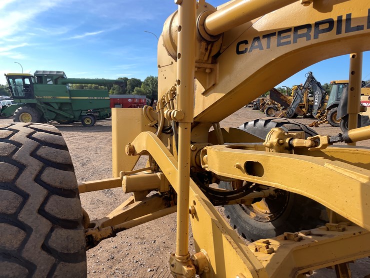 #2026-•-cat-no.12-road-grader-image-29