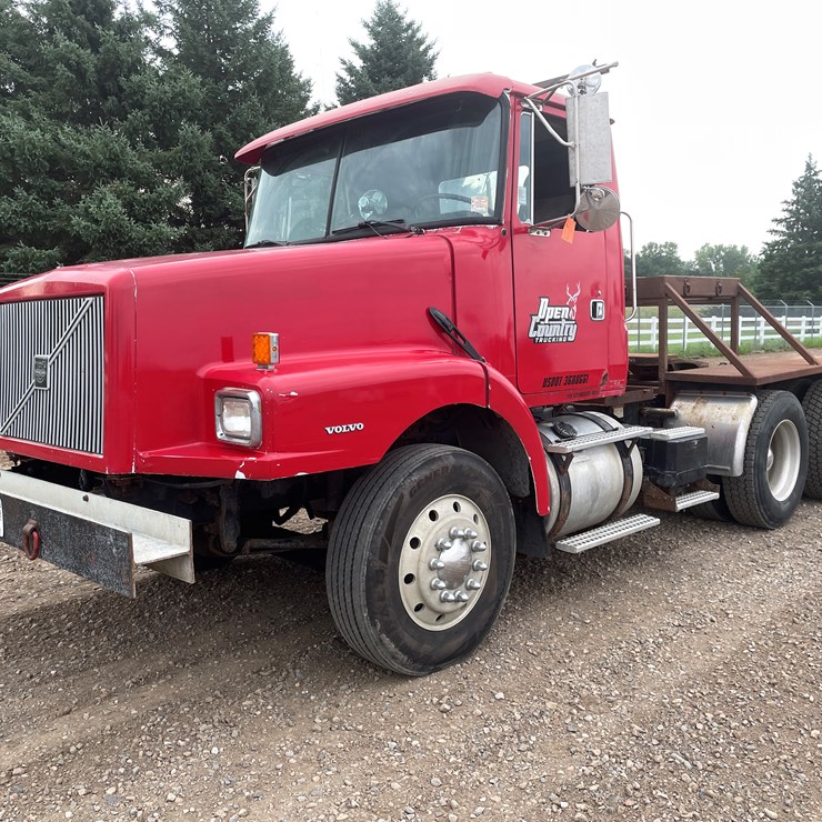 #2107 • 1997 Volvo Truck Tractor (Has MN Title in Delay)