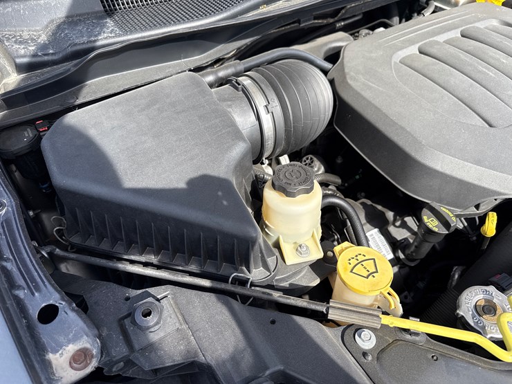 2015-dodge-grand-caravan-image-48