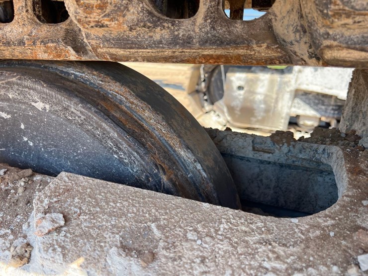 2023-komatsu-pc360-lc-11-image-13
