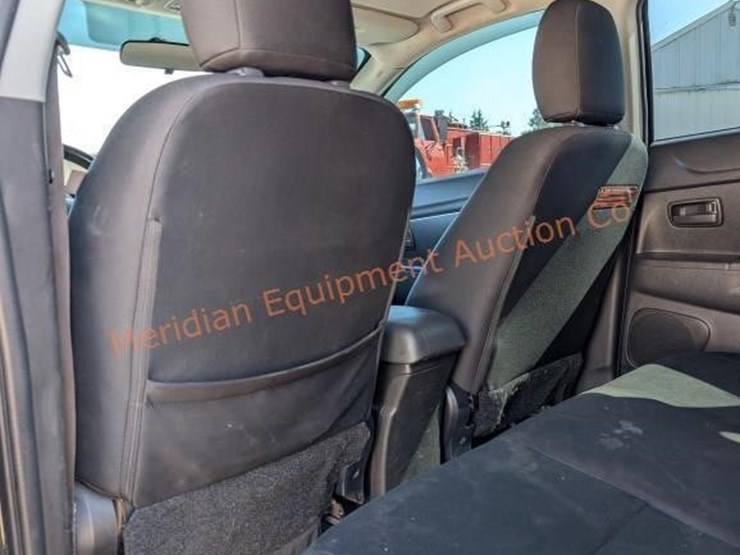 2014-mitsubishi-outlander-image-34