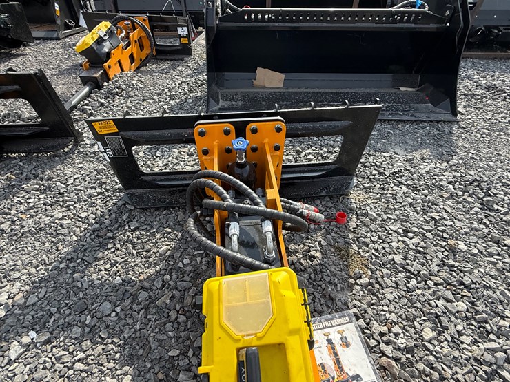 #2000-•-#26322-•-unused-giyi-skid-steer-post-driver-dzc6802507153-image-9