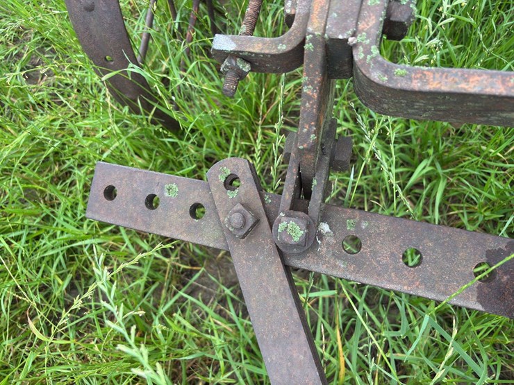 2-bottom-14”-pull-type-plow-image-12