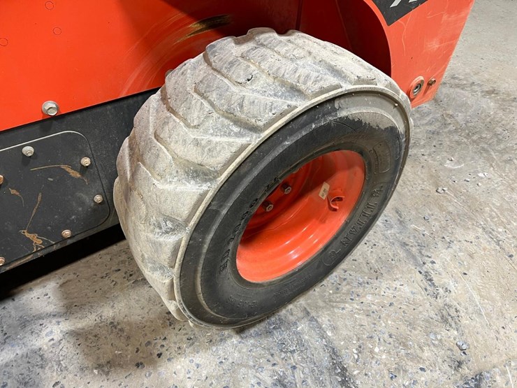 2019-kubota-ssv75-image-14