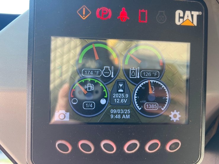 2015-caterpillar-299d-image-32