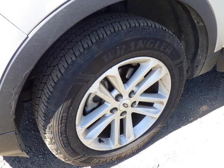 2015-ford-explorer-image-13