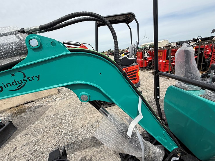 #220-•-#26486-•-unused-cfg-qh12r-mini-excavator-qh12r202507060556-image-10