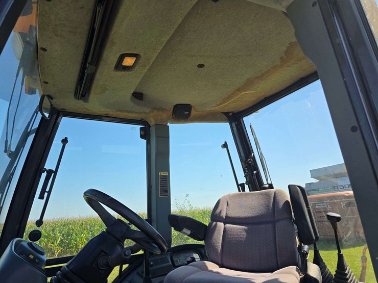 new-holland-lb75-image-35