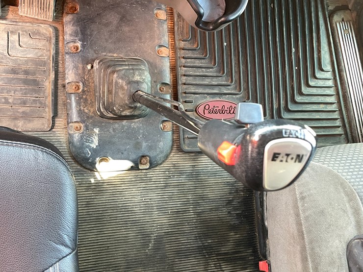 #2108-•-2012-peterbilt-truck-tractor-(has-mn-title-in-delay)-image-51