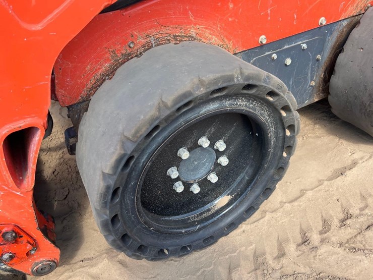 2022-kubota-ssv75-image-9