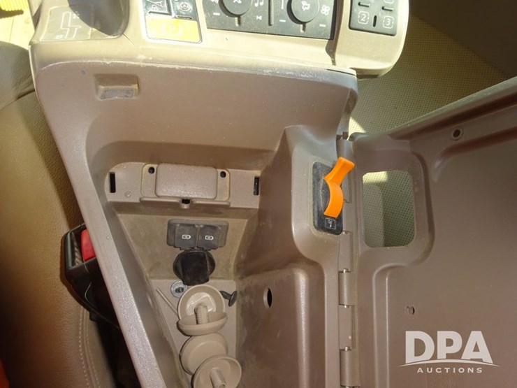 2019-john-deere-f4365-image-144