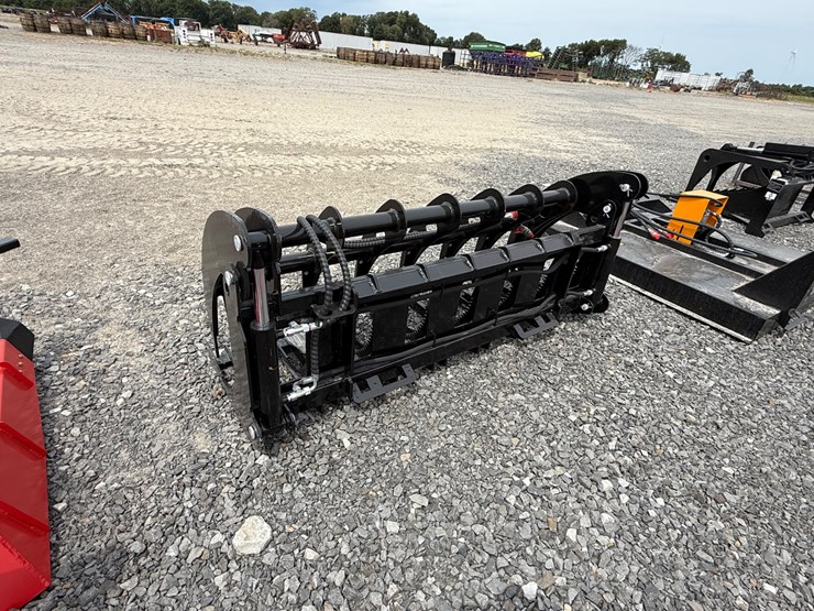 #2000-•-#26334-•-unused-giyi-72"-skid-steer-curbed-log-grabber-chxzmq722507190-image-4