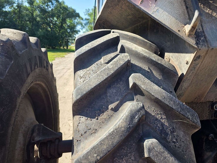 1984-case-ih-2394-image-27