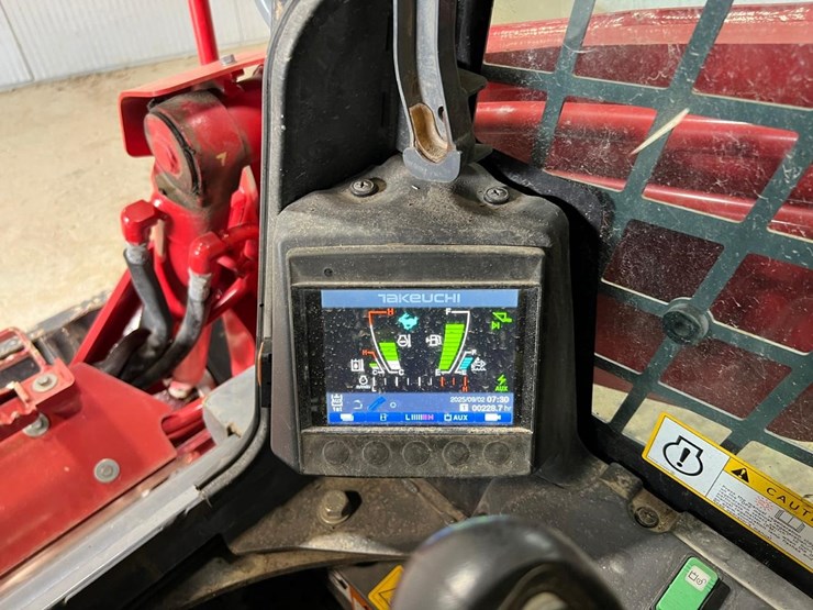2022-takeuchi-tl12v2-image-24