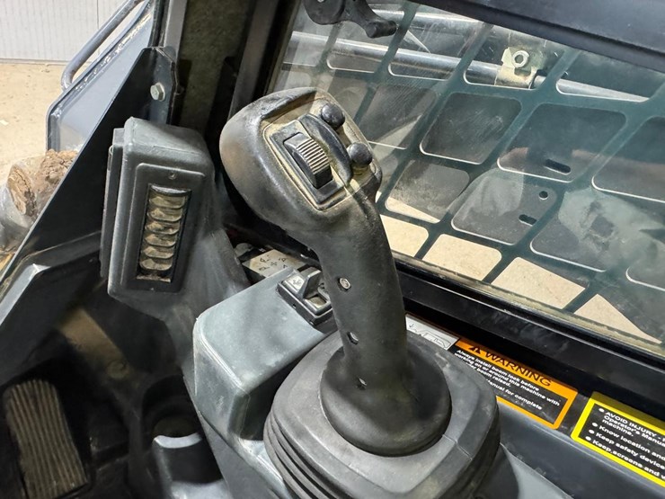 2018-deere-333g-image-24