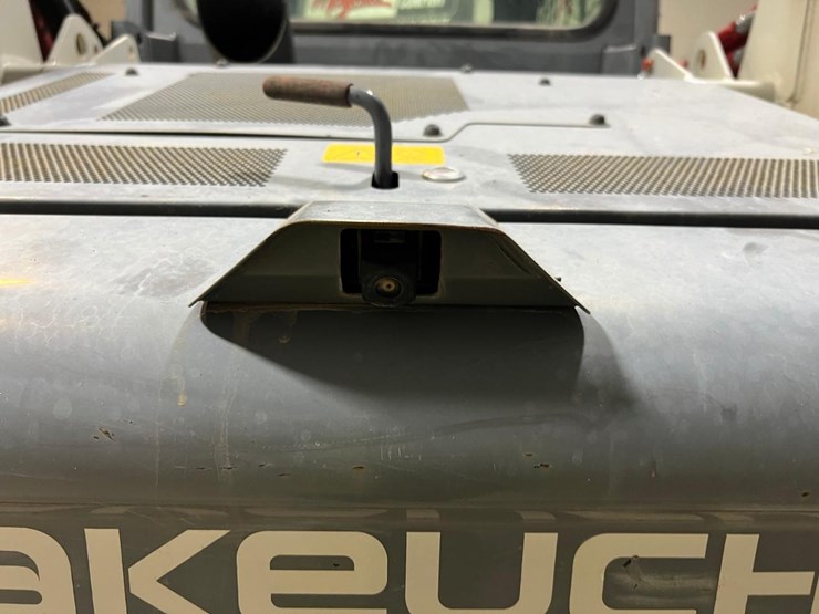 2023-takeuchi-tl12r2-image-16