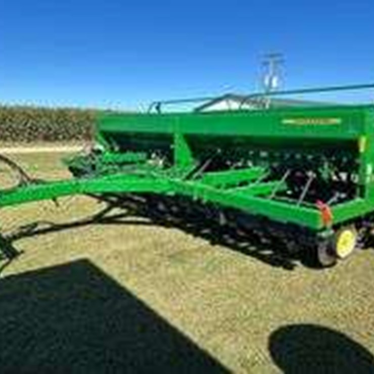 JOHN DEERE 750