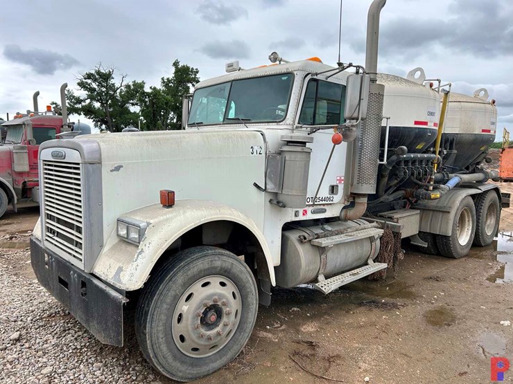 2007-freightliner-fld120-image-1