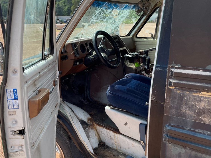 #4735-•-1990-chevy-van-30-short-bus-(wi-title-in-delay)-image-9