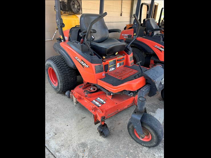 2015-kubota-zd326-image-1
