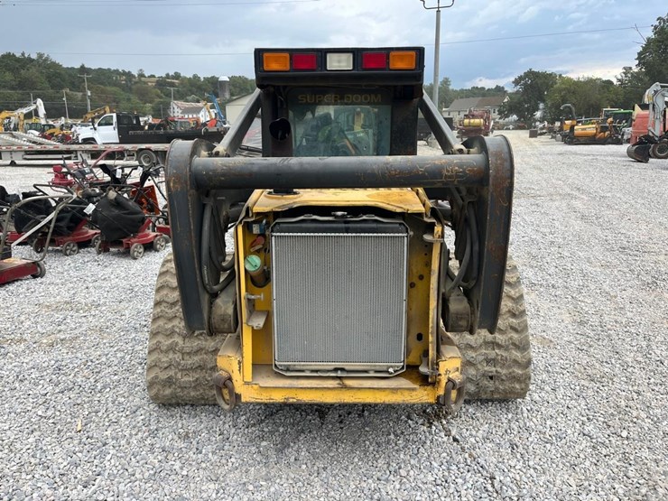 new-holland-c185-image-4