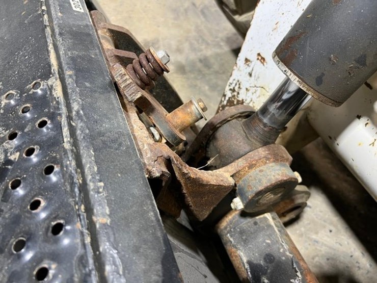 2019-bobcat-s850-image-11