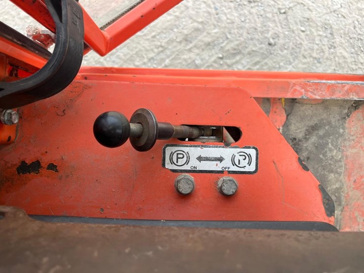 2008-jlg-g6-23a-image-22