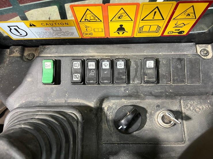 2022-takeuchi-tl12v2-image-25