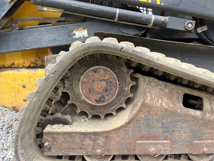 new-holland-c185-image-18