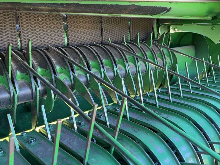 2020-john-deere-560m-image-30