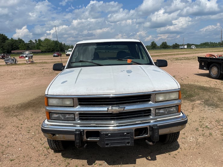 #4734-•-2000-chevy-3500-pickup-(has-wi-title)-image-2