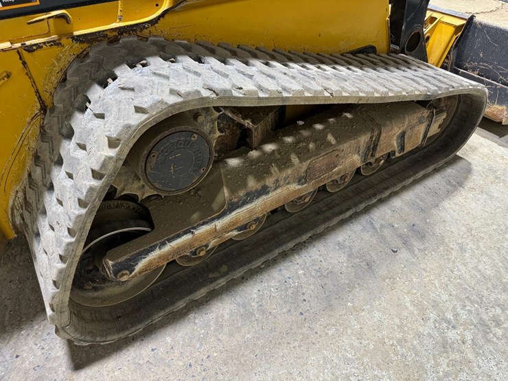 2018-deere-333g-image-16